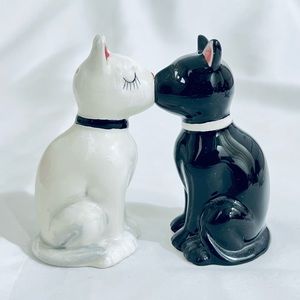 New Feline Spicey Black & White Cats Salt & Pepper Shaker Set